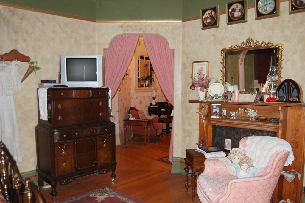 Schuster Mansion Bed&Breakfast Milwaukee Zimmer foto