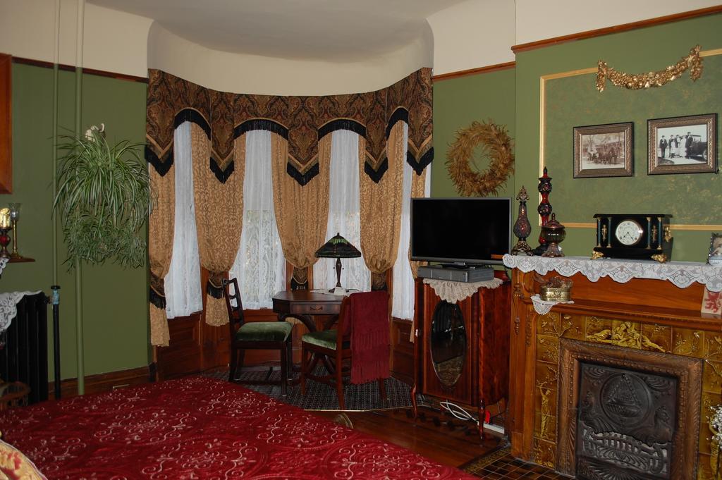 Schuster Mansion Bed&Breakfast Milwaukee Zimmer foto